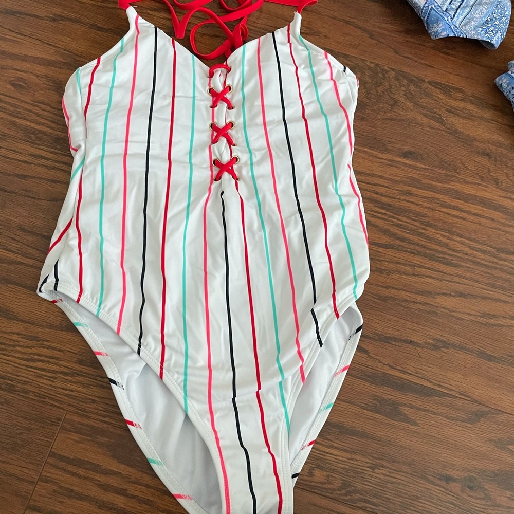 One piece - Picture 1 of 1